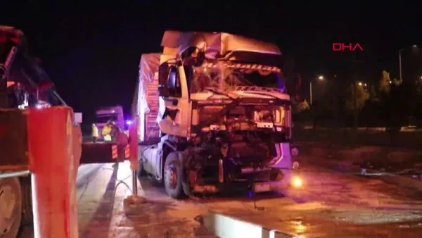 Burdur'da trafik ışığında TIR kazası