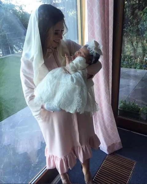 Buse Terim kızı Nil'in yüzünü gösterdi-1