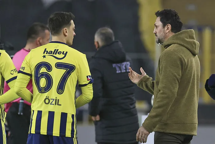 ingilizler-mesut-ozili-gundeme-tasidi-mesutun-kabusu-suruyor-1614263578198.jpg