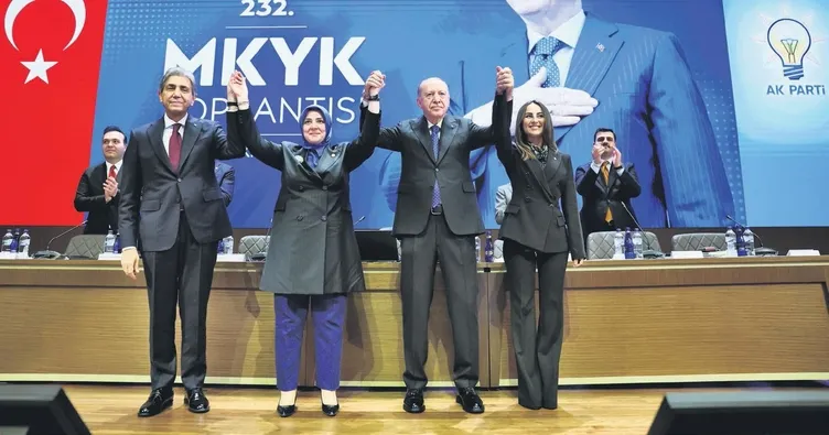 AK Parti’de hizmete rozet