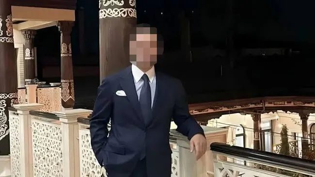 is-insani-oncu-s-hakkinda-korkunc-iddia-sevgilisini-yatak-odasi-goruntuleriyle-tehdit-etti-1750510643208.jpg İş insanı Öncü S. hakkında korkunç iddia: Sevgilisini yatak odası görüntüleriyle tehdit etti!