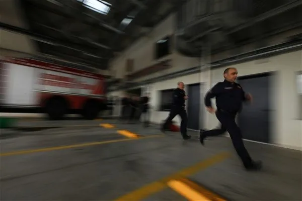 Gözleri hep o ışıklarda