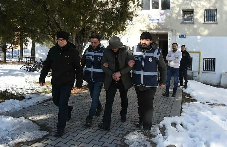 Hülya Avşar’ın evini de soyan Zelkif Bay, cezaevinde hayatını kaybetti