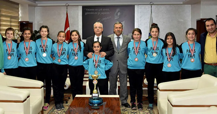Başkan Kayda, şampiyon kızları ağırladı