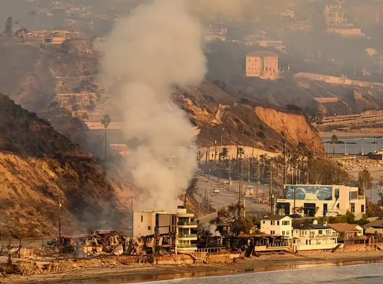 Malibu’da bir tek o ayakta kaldı: Kaliforniya yangınındaki ‘mucize’ ev! Sahibi yanmayan evin sırrını açıkladı