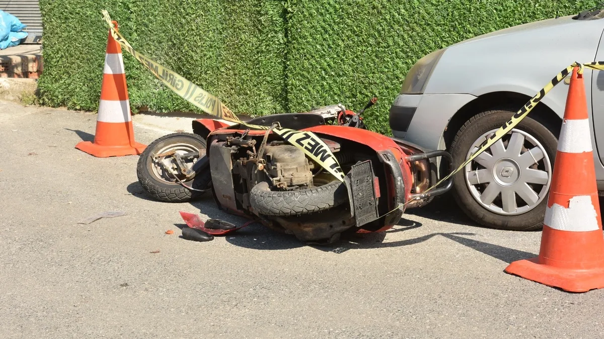 Beykoz’da motosikletle direğe çarpan üniversite öğrencisi hayatını kaybetti Beykoz’da motosikletle direğe çarpan üniversite öğrencisi hayatını kaybetti