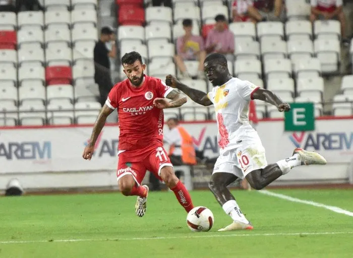 antalyaspor-ve-kayserispor-puanlari-bolustu-1693689396139.jpg
