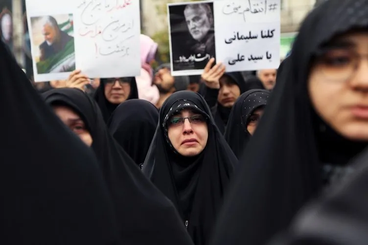 Binlerce İranlı sokağa döküldü! Kasım Süleymani için Ahvaz'da cenaze töreni...