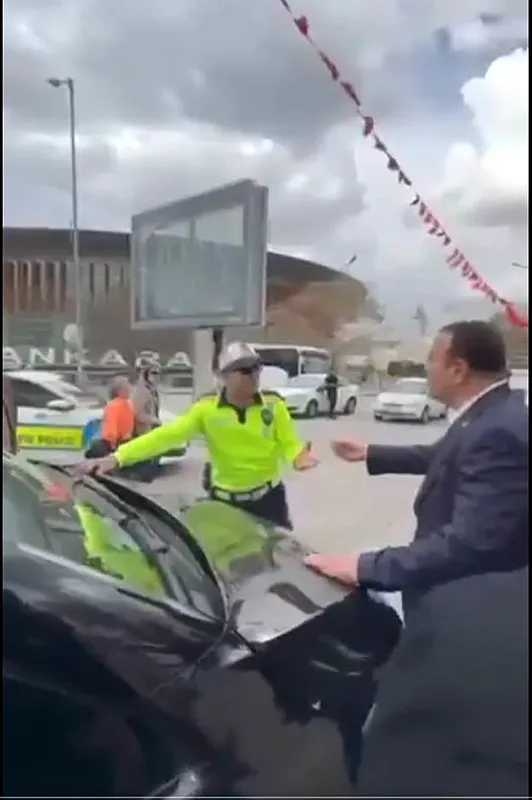 soforu-polisin-uzerine-arac-surmustu-chpli-beker-hakkinda-inceleme-baslatildi-1746174472635.jpg