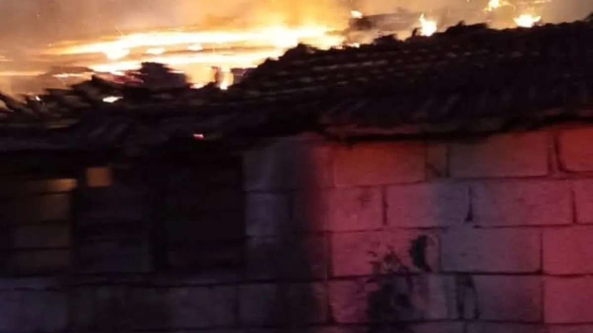 Hatay’da metruk ev alevlere teslim oldu! Yangın güçlükle söndürüldü Hatay’da metruk ev alevlere teslim oldu! Yangın güçlükle söndürüldü