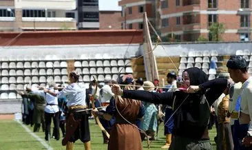 Tokat’ta düzenlenen geleneksel okçuluk yarışlarında final atışları yapıldı