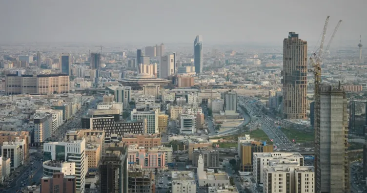 Suudi Arabistan’da havalimanına kanlı saldırı: 2 ölü, 8 yaralı