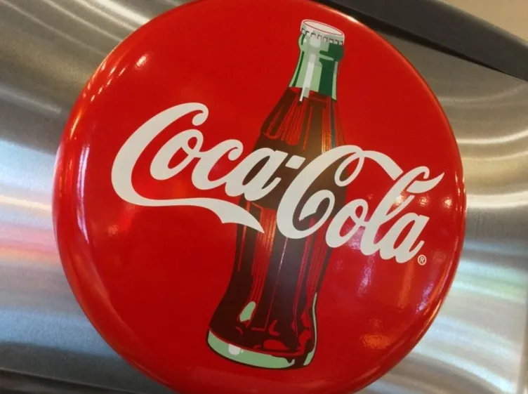 Avrupa’da kırmızı alarm: Tüm Coca-Cola ürünleri toplatılıyor: Tehlikeli madde tespit edildi