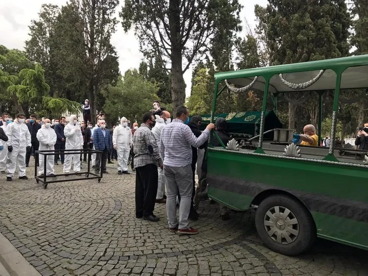 Koronavirüs nedeniyle hayatını kaybeden İlahiyatçı Yazar Ömer Döngeloğlu son yolculuğuna uğurlandı