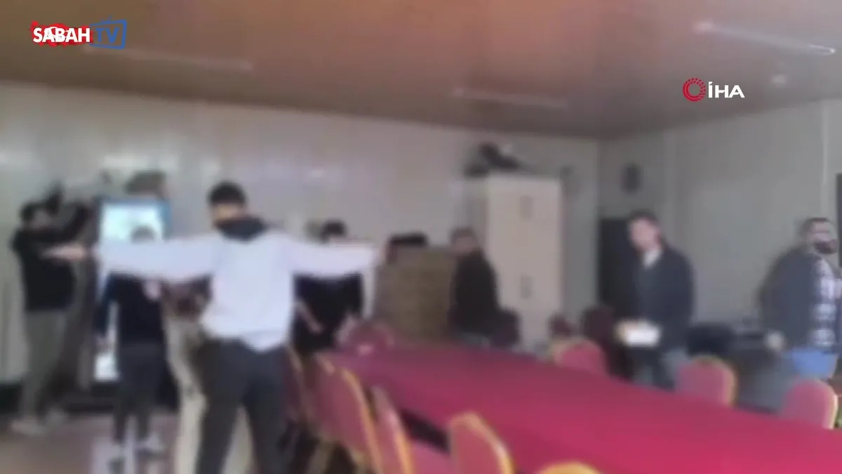 Kahvehaneyi, kumarhaneye çeviren 42 şahsa 487 bin TL ceza | Video videosunu izle Kahvehaneyi, kumarhaneye çeviren 42 şahsa 487 bin TL ceza | Video videosunu izle