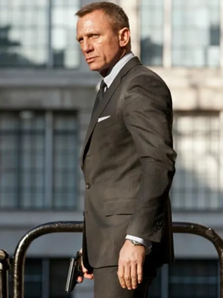 James Bond filmindeki Adanalı teyze