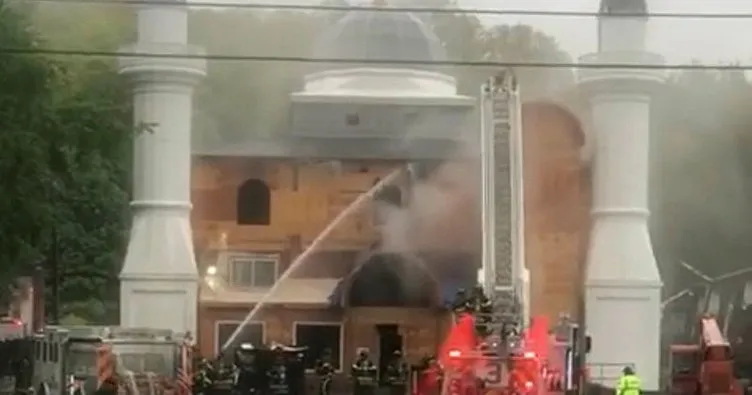 ABD’de bir camide yangın çıktı