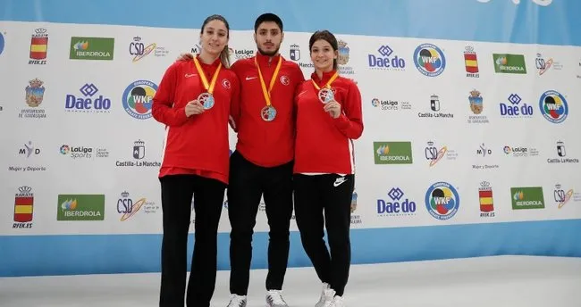Eda - Erman Eltemur kardeşler Avrupa Karate Şampiyonası’nda altın madalyayı kaptılar