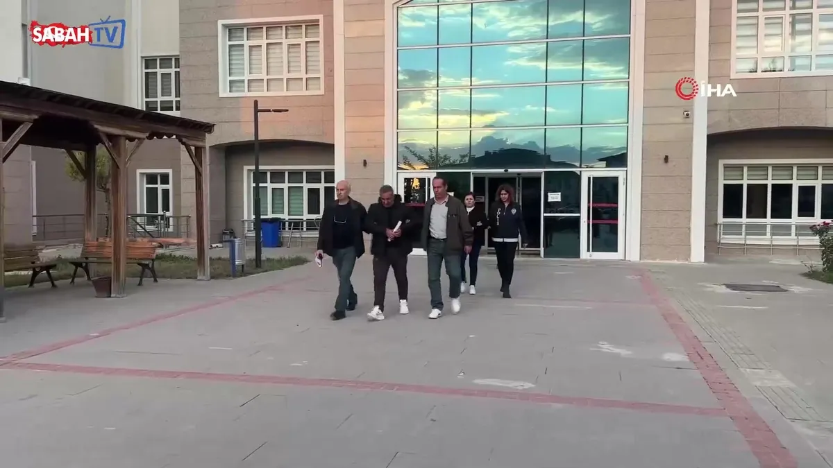 72 yaşındaki adamı darbedip zorla boş senet imzalattılar | Video