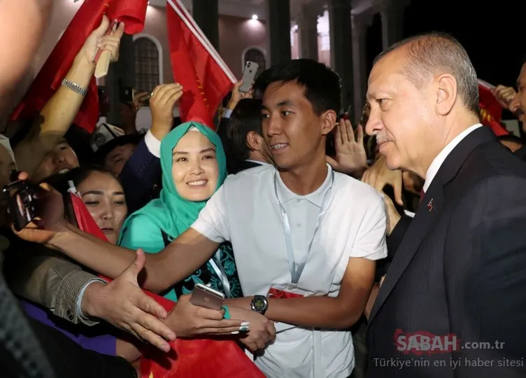 Bişkek sokaklarında Başkan Erdoğan'a sevgi seli