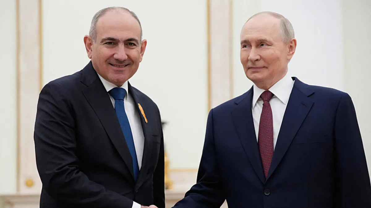 Rusya’dan Ermenistan hamlesi: Putin ve Paşinyan bir araya geldi! Stratejik ortaklık ve ittifak vurgusu Rusya’dan Ermenistan hamlesi: Putin ve Paşinyan bir araya geldi! Stratejik ortaklık ve ittifak vurgusu