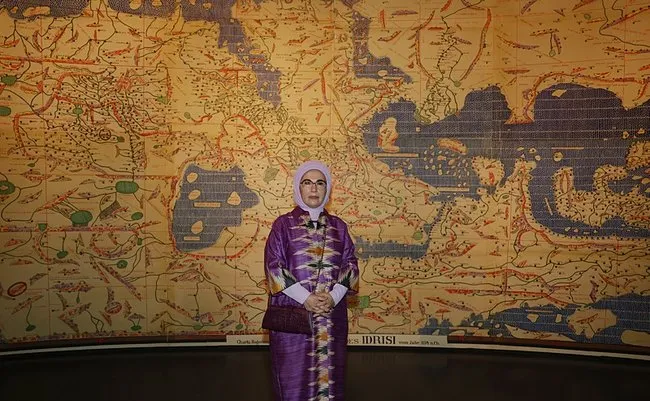 Emine Erdoğan, Katar’da İslam Eserleri Müzesi’ni ziyaret etti