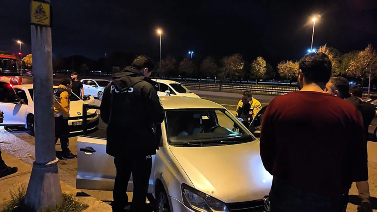 SON DAKİKA… İstanbul Pendik’te 100 metre arayla iki şüpheli ölüm: Polis aracın camını tıklatınca… SON DAKİKA… İstanbul Pendik’te 100 metre arayla iki şüpheli ölüm: Polis aracın camını tıklatınca…