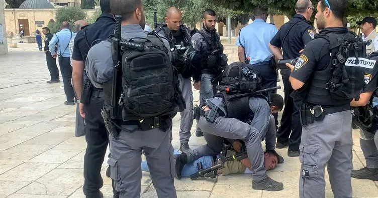 Fanatik Yahudiler Mescid-i Aksa’ya baskın düzenledi: İsrail polisi eşlik etti