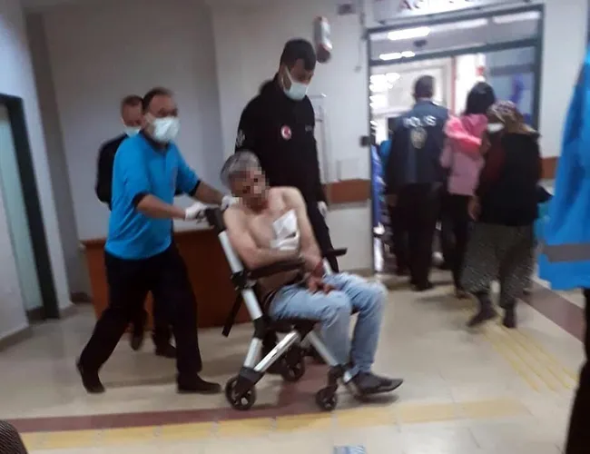 İzmir’de cinnet getiren koca bıçakla eşini öldürdü çocuklarını yaraladı - 1