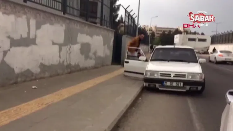 Eşi ve çocuğuna yolda şiddet uyguladı