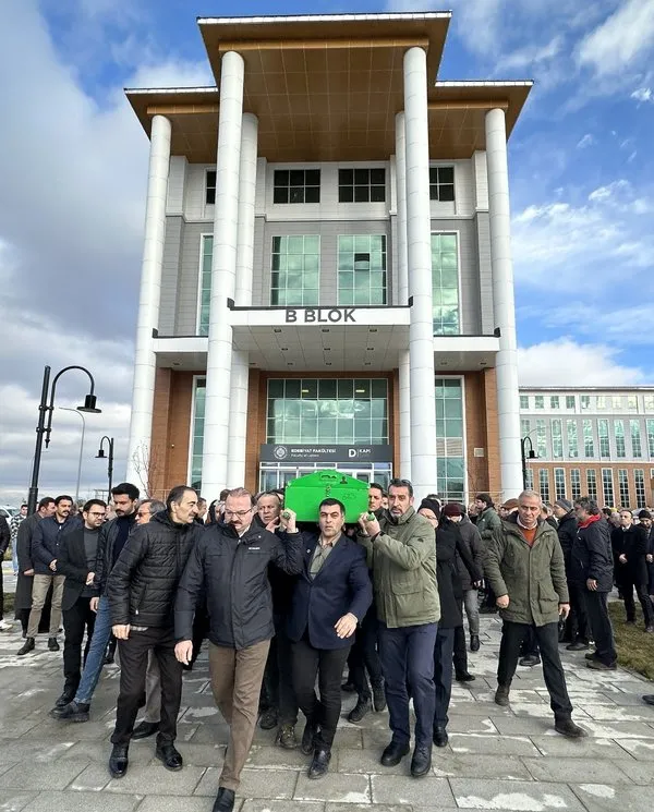 erzurumda-vefat-eden-akademisyene-huzunlu-veda-1702032717637.jpg