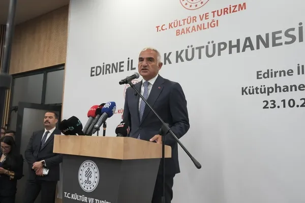 1792759812513.jpg Edirne’ye 8 bin 812 metrekarelik yeni bilgi merkezi: Bakan Ersoy 160 bin kitap kapasiteli dev kütüphaneyi açtı