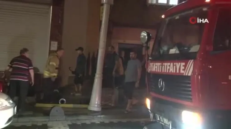 Arnavutköy'de evleri su bastı | Video
