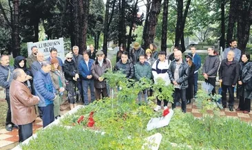 Mezarı başında anıldı