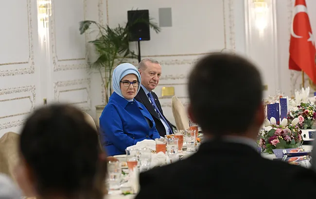 emine-erdogandan-devlet-himayesindeki-cocuklarla-iftar-paylasimi-1772826735296.jpeg Emine Erdoğan’dan devlet himayesindeki çocuklarla iftar paylaşımı!