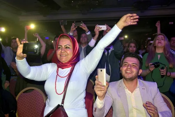İranlı turistler Van'da Moein konseriyle coştu