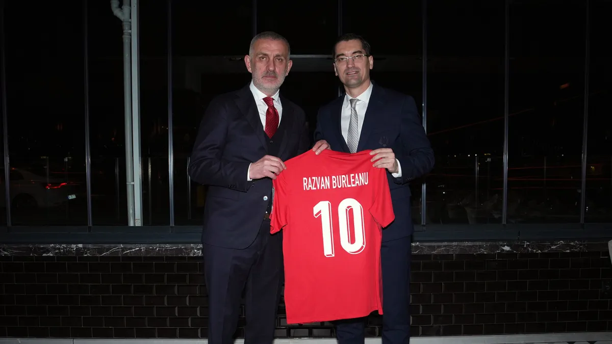 Türkiye-Romanya maçı öncesi resmi maç yemeği düzenlendi! Türkiye-Romanya maçı öncesi resmi maç yemeği düzenlendi!