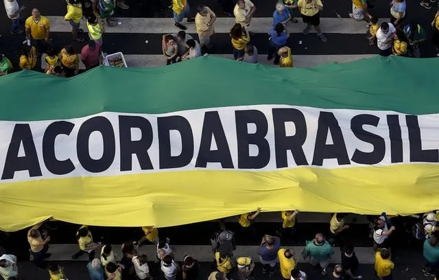 Brezilya hükümete karşı!