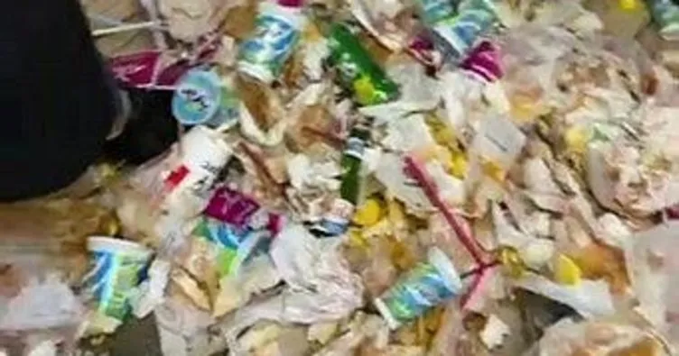 Kadıköy’de tantunicide tepki çeken görüntü! ’İsraf oluyor’ diyerek çöpten yiyecekleri toplattı