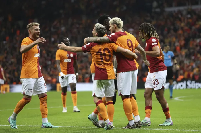 son-dakika-haberi-galatasaraydan-gol-yagmuru-cimbom-alanyasporu-farkli-gecti-1700934718713.jpg