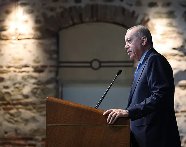 son-dakika-baskan-erdogandan-uluslararasi-yatirimcilara-net-mesaj-turkiye-bolgenin-istikrar-adasi-1777043058726.jpeg