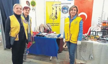 Engelli eczacı iyilik dağıtıyor