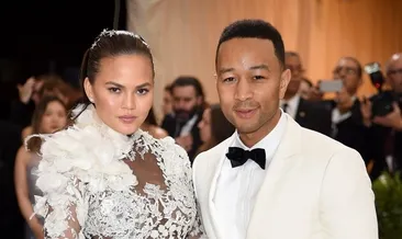 Chrissy Teigen: Her şeyim sahte