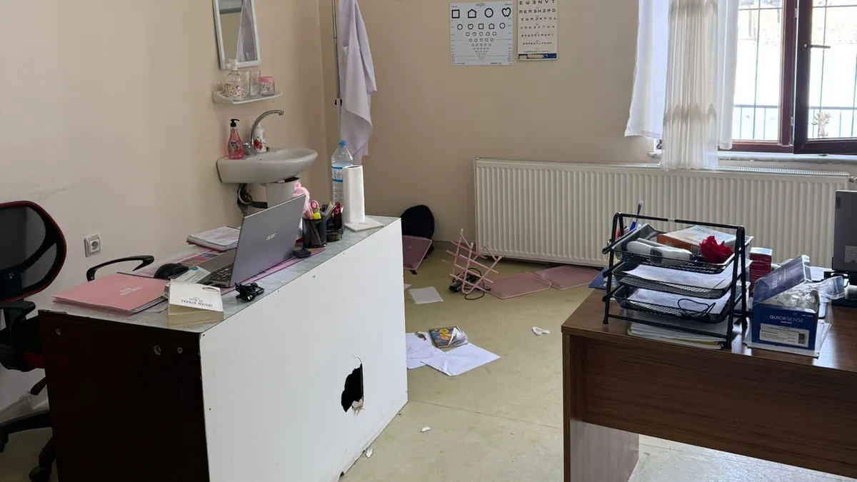 Hastanede dehşet! Doktora muayene odasında yumruklu saldırı Hastanede dehşet! Doktora muayene odasında yumruklu saldırı