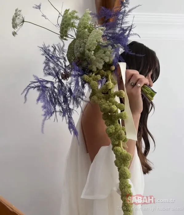 Meriç Aral ile Serkan Keskin’in düğününe katılan Kıvanç Tatlıtuğ ile Başak Dizer’den romantik pozlar! Gelin ile damattan rol çalmayın