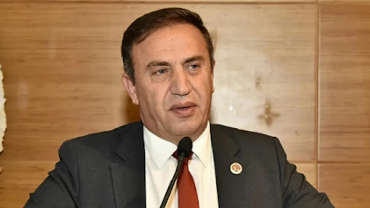 Eski CHP Gümüşhane İl Başkanı Bedri Ağaç, Özgür Özel’in istifa etmesini istedi Eski CHP Gümüşhane İl Başkanı Bedri Ağaç, Özgür Özel’in istifa etmesini istedi