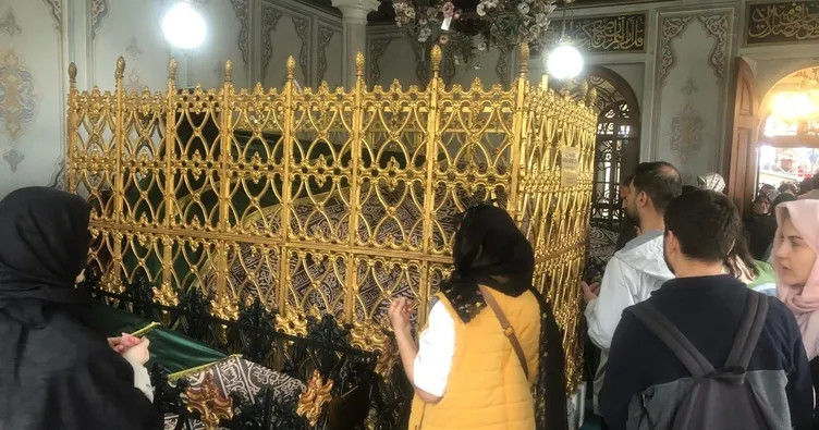 Aziz Mahmud Hüdayi Türbesi’ne büyük ilgi