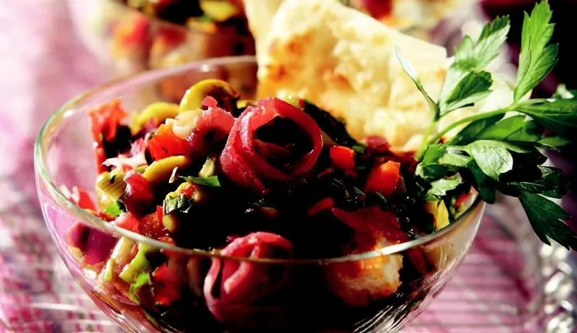 Pastırmalı Yeşil Zeytin Piyazı