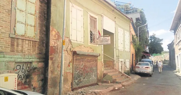 Konak belediyesi bir sıvayı çok gördü