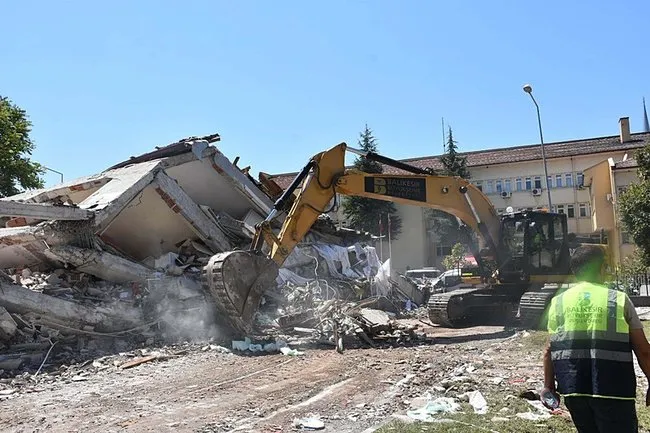 Uzman Hasan Sözbilir Balıkesir-Sındırgı depremine ilişkin konuştu: Tekrardan deprem olabilir çünkü...